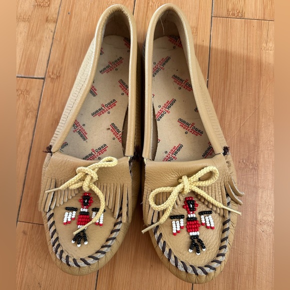 Minnetonka Light Brown Leather Moccasins 9 - Picture 1 of 3